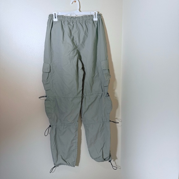 Garage The Chloe Nylon Parachute Pant light olive green - Picture 4 of 5